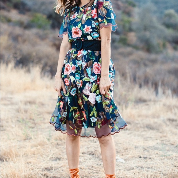 LuLaRoe Dresses & Skirts - LuLaRoe Floral Embroidered Medium Navy Short Sleeve Dress M